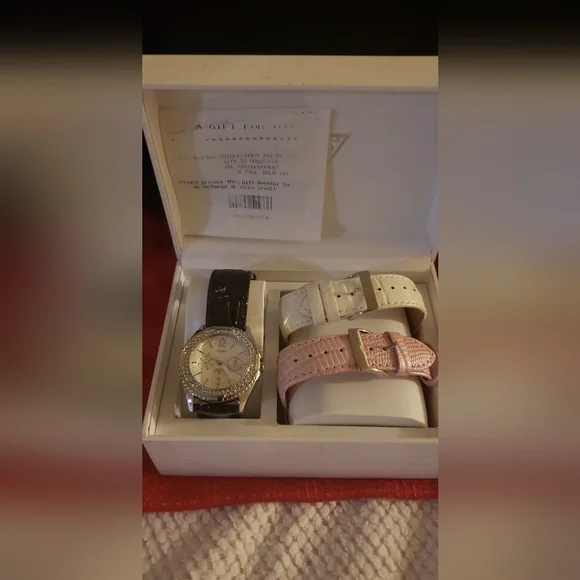 Guess Watch interchangeable bands - Picture 5 of 6